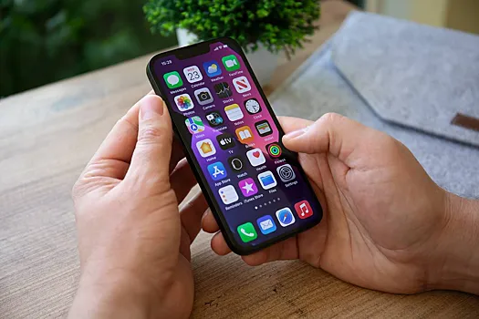 Загадка iOS 18.4: пользователи радуются возвращению удаленных приложений после обновлений